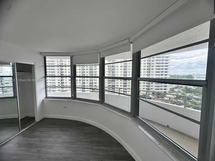 photo 1: 5555 Collins Ave Unit 10B, Miami Beach FL 33140