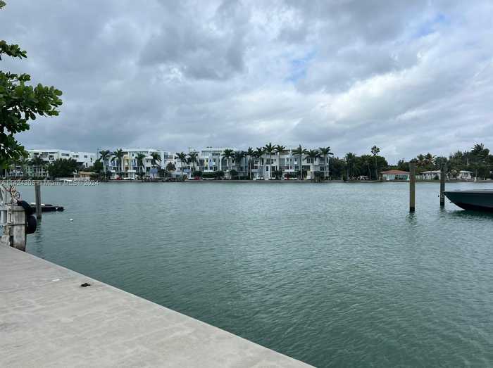 photo 11: 7590 Bayside Ln, Miami Beach FL 33141