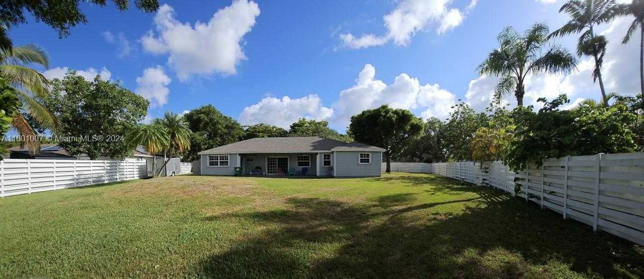 photo 3: 14730 SW 144th Ter, Miami FL 33196