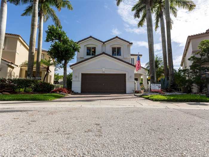 photo 1: 1036 Bamboo Ln, Weston FL 33327