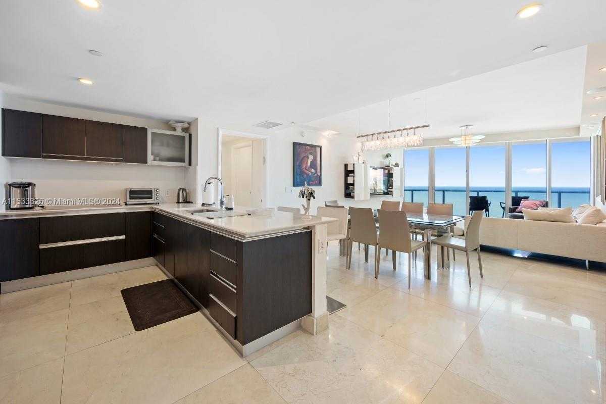 photo 3: 17001 Collins Ave Unit 1204, Sunny Isles Beach FL 33160