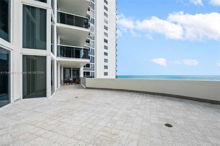 photo 2: 19111 Collins Ave Unit 504, Sunny Isles Beach FL 33160