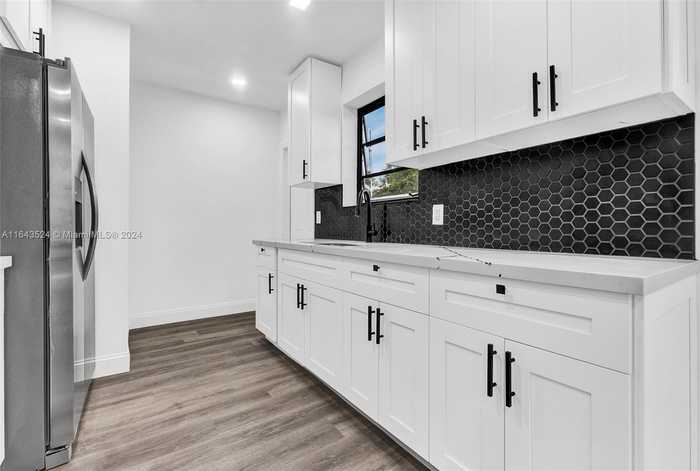 photo 2: 120 NE 171st St, North Miami Beach FL 33162