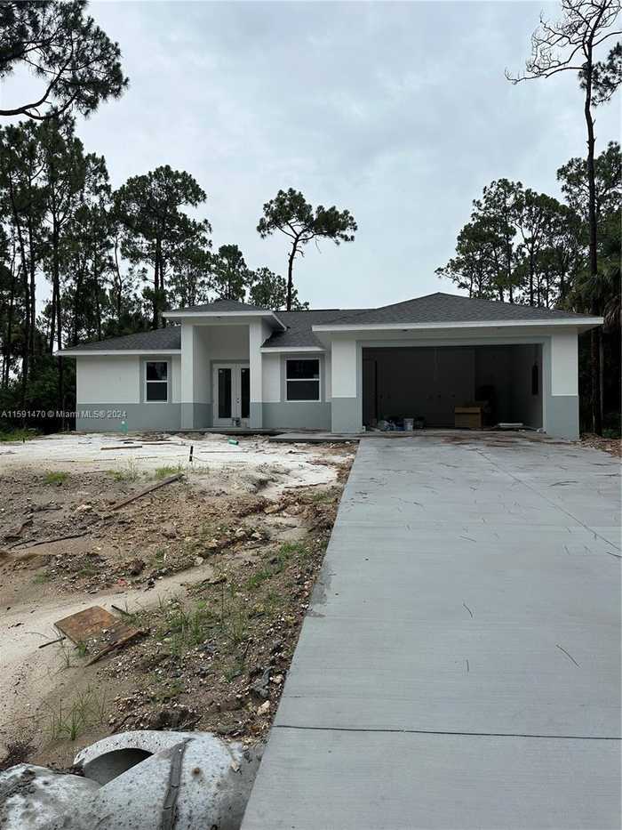 photo 1: 915 MARCONI LOOP, La Belle FL 33935