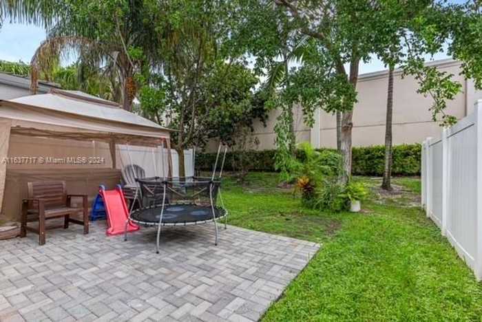 photo 2: 4439 NW 48th Ter, Tamarac FL 33319