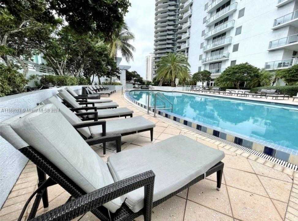 photo 2: 1060 Brickell Ave Unit 1203, Miami FL 33131