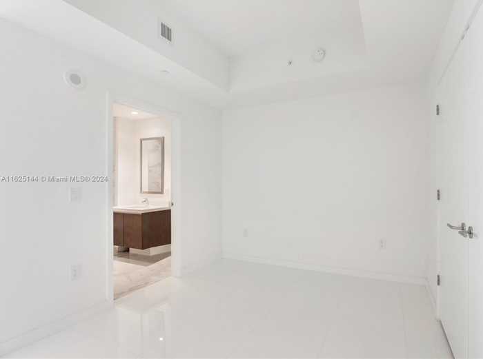 photo 16: 851 NE 1st Ave Unit 3208, Miami FL 33132