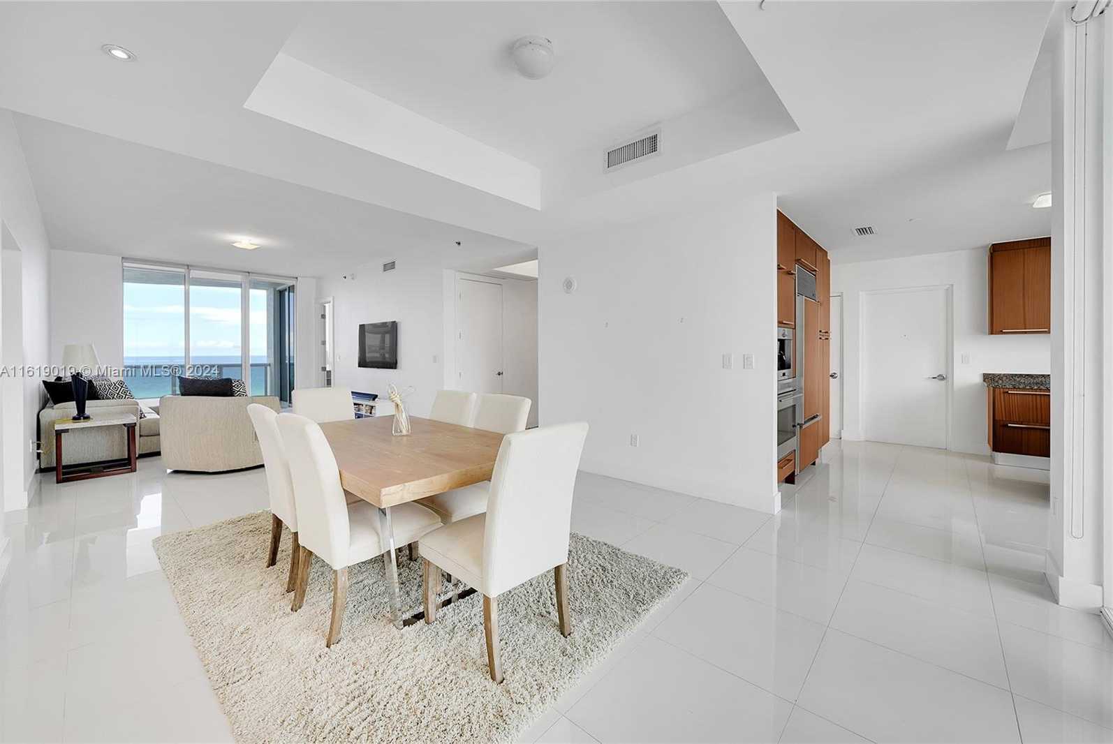 photo 3: 16001 Collins Ave Unit 504, Sunny Isles Beach FL 33160