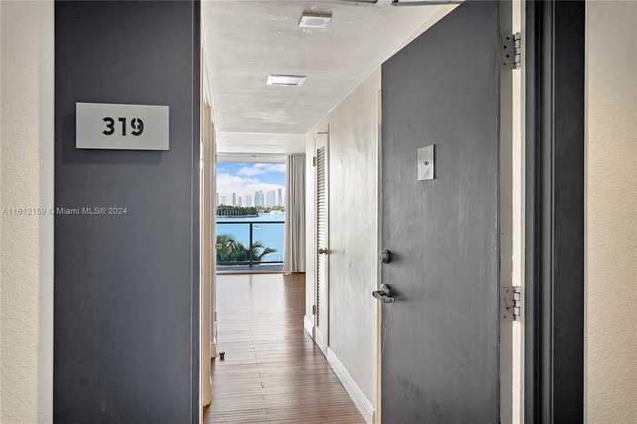 photo 2: 1000 West Ave Unit 319, Miami Beach FL 33139