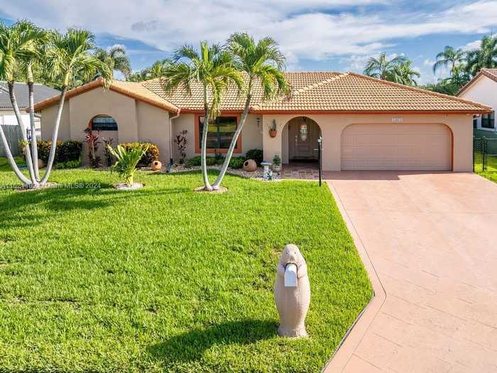 photo 1: 15833 Stonetower St, Davie FL 33331