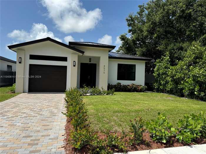 photo 1: 8570 SW 198 ST, Cutler Bay FL 33189