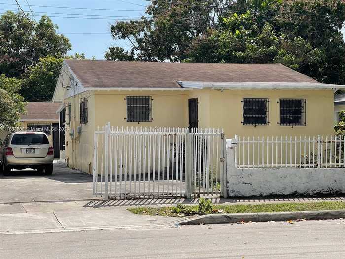 photo 7: 50 NW 41st St, Miami FL 33127