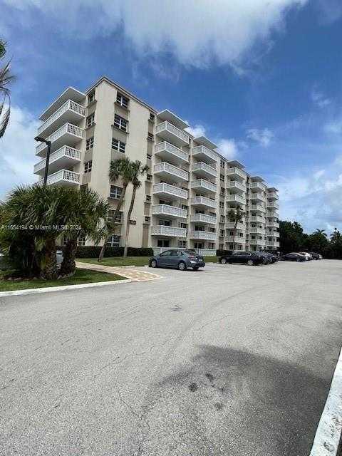 photo 3: 1831 NE 38th St Unit 406, Oakland Park FL 33308