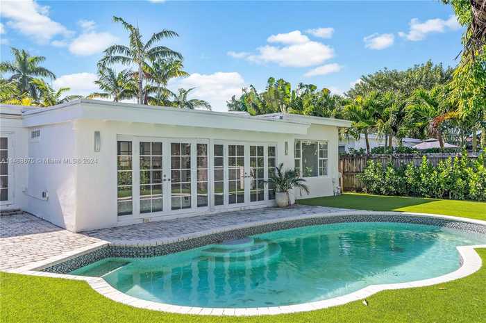 photo 1: 345 Fairway Dr, Miami Beach FL 33141