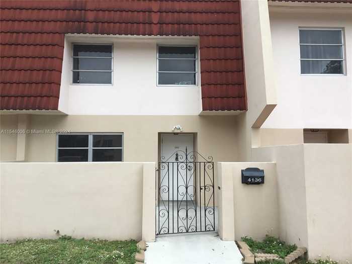 photo 1: 4136 Inverrary Dr Unit 15C, Lauderhill FL 33319