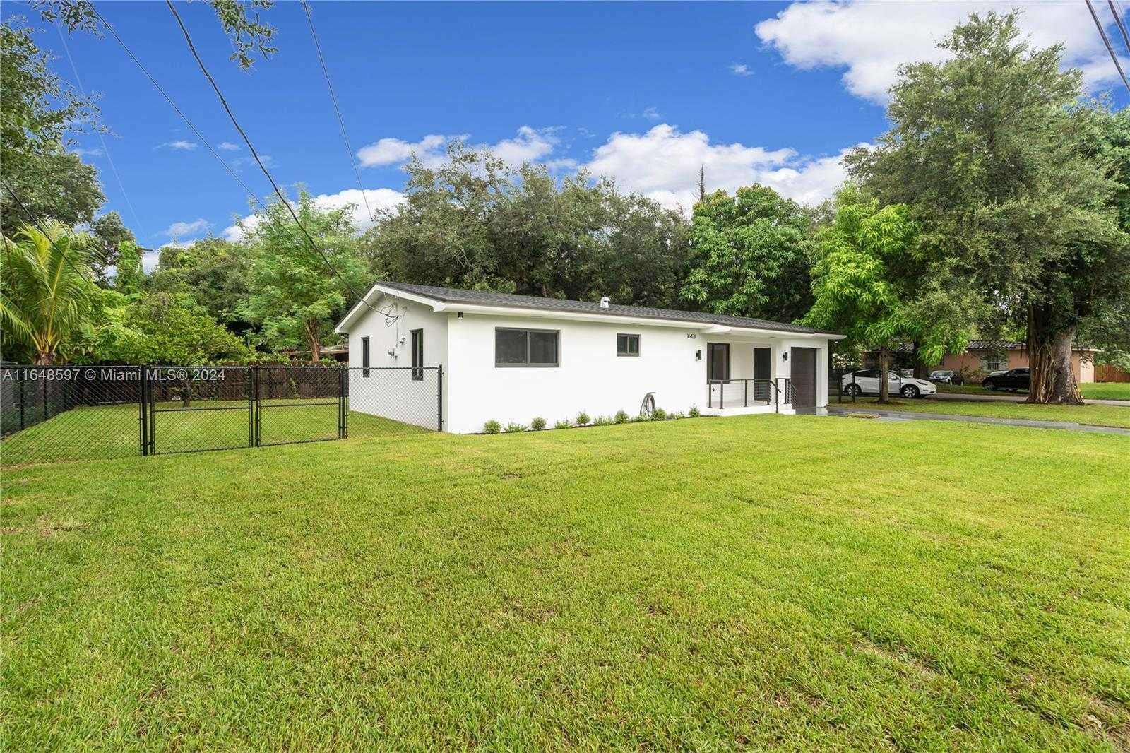 photo 2: 16428 NE 7th Ave, Miami FL 33162