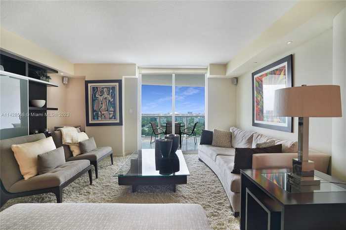 photo 2: 2101 Brickell Ave Unit 1812, Miami FL 33129