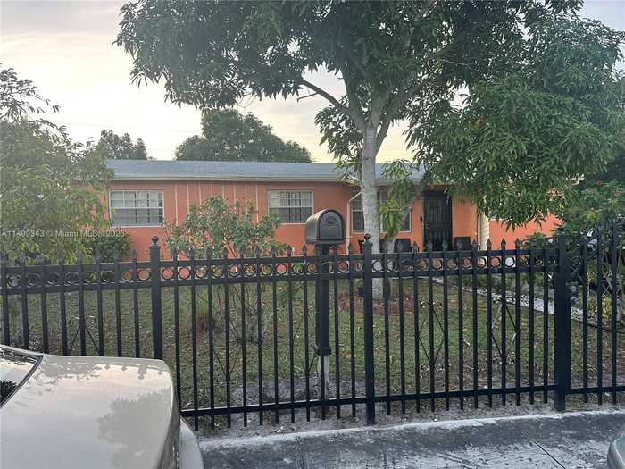 photo 1: 19420 NW 22nd Pl, Miami Gardens FL 33056