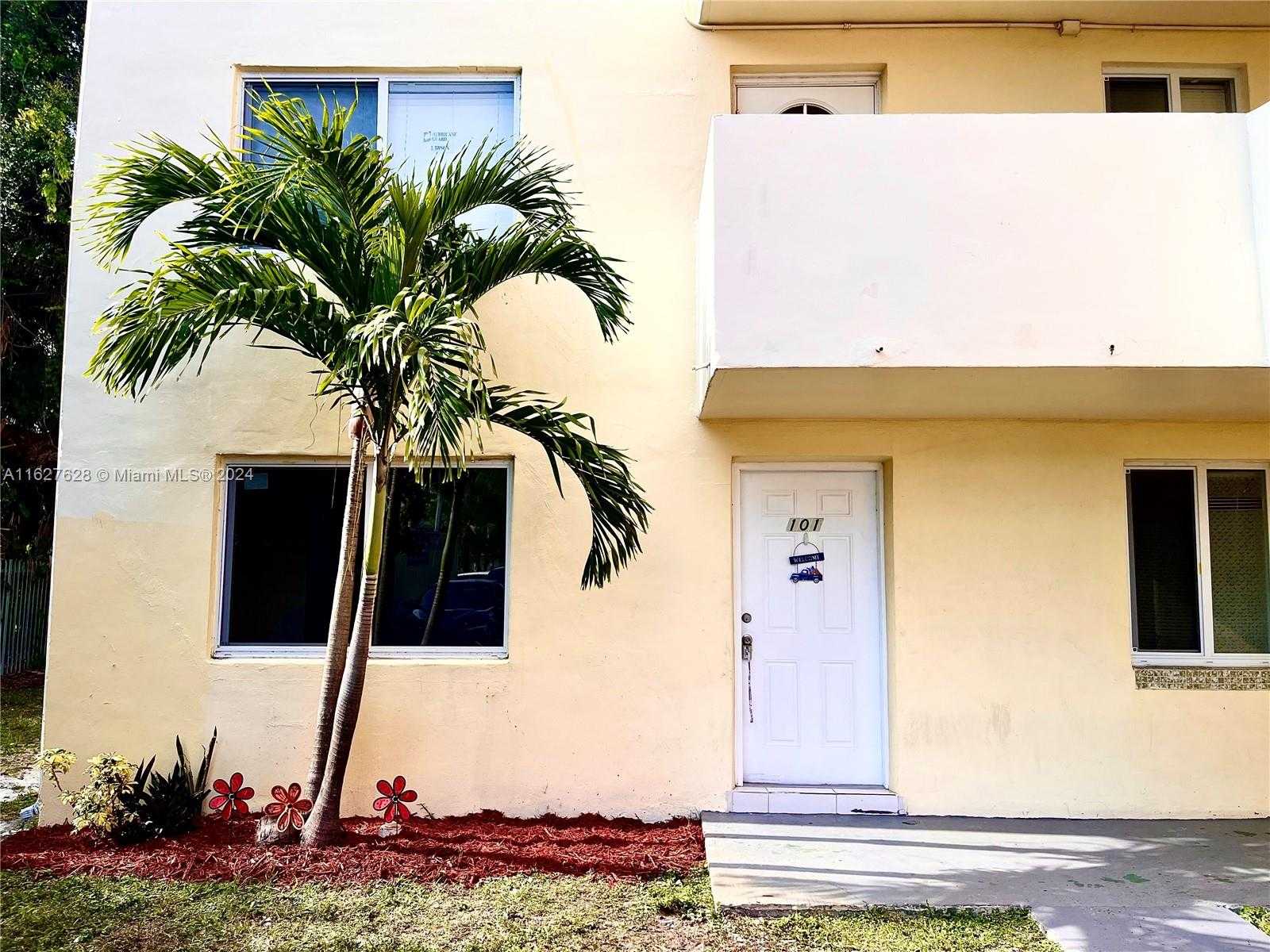 photo 1: 1201 NE 191 Street Unit G101, Miami FL 33179