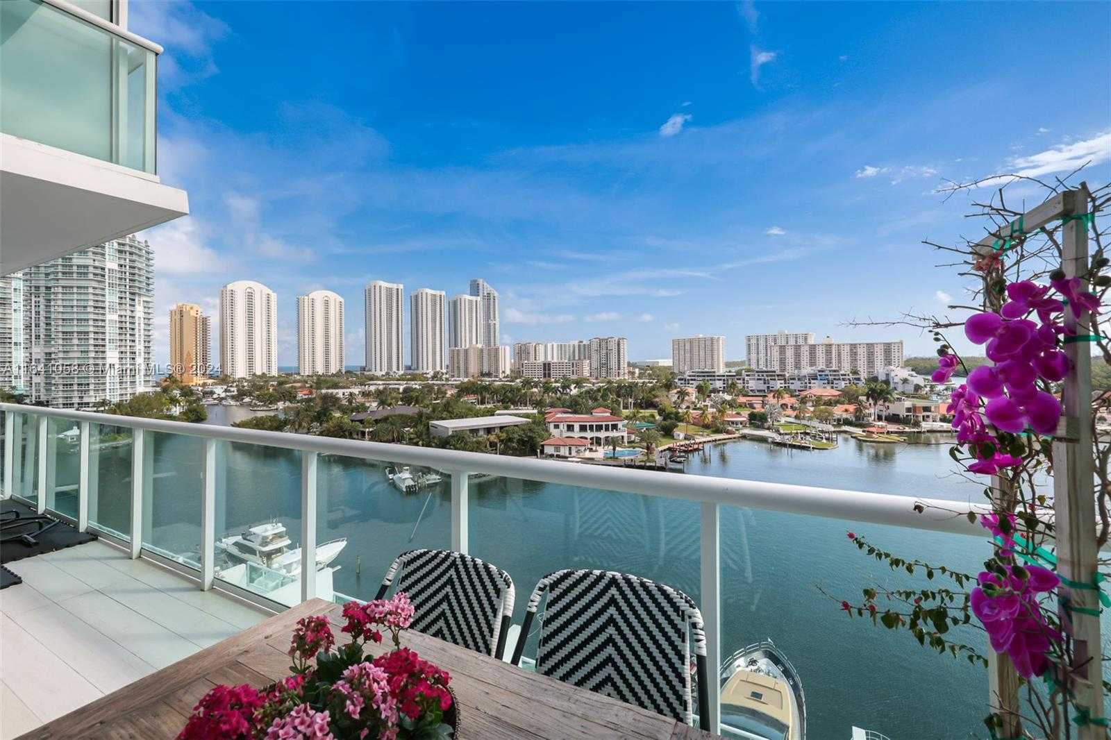 photo 3: 400 Sunny Isles Blvd Unit 920, Sunny Isles Beach FL 33160