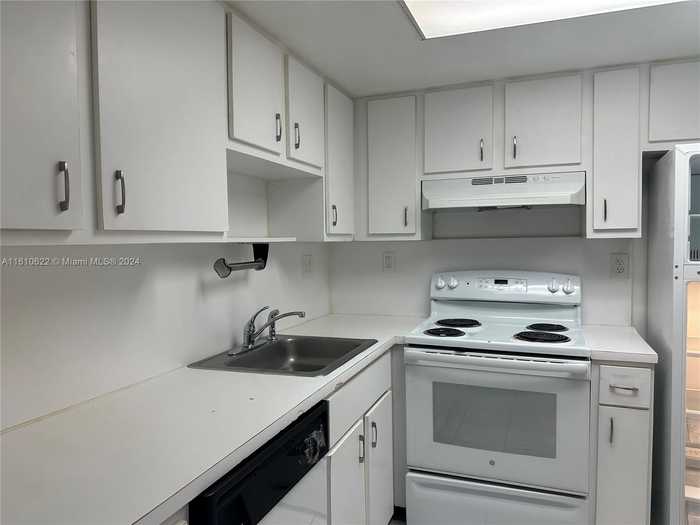 photo 2: 2075 SW 122nd Ave Unit 423, Miami FL 33175