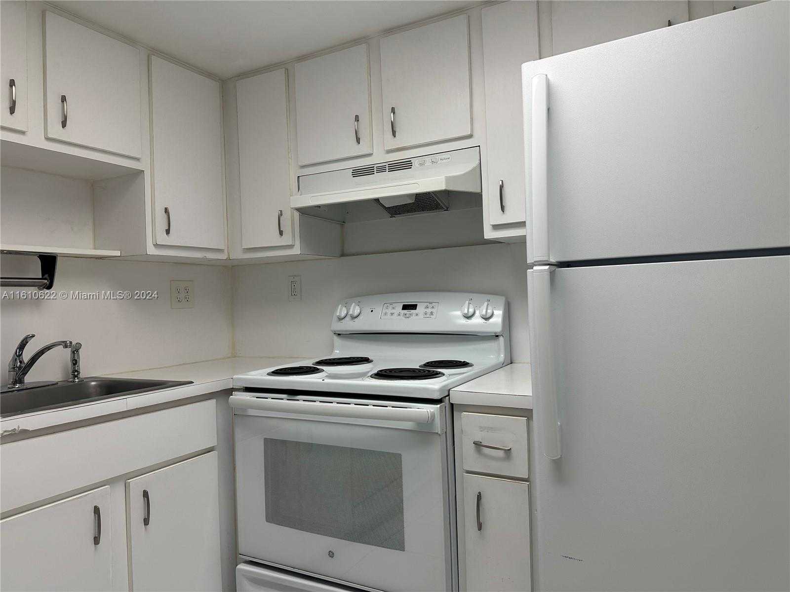 photo 3: 2075 SW 122nd Ave Unit 423, Miami FL 33175