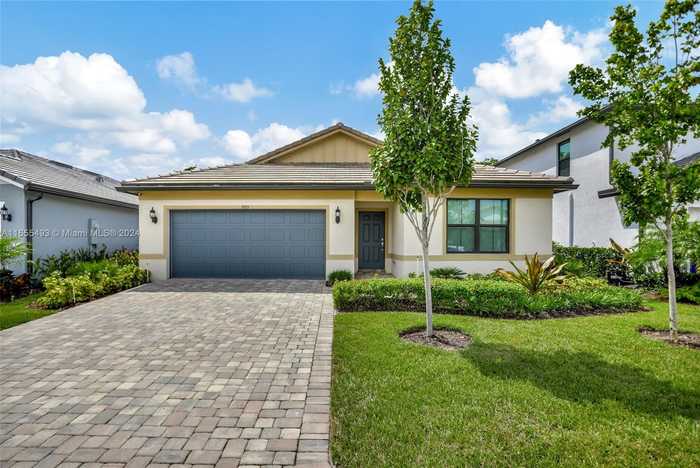 photo 1: 3021 Hibiscus Ave, Lauderdale Lakes FL 33311