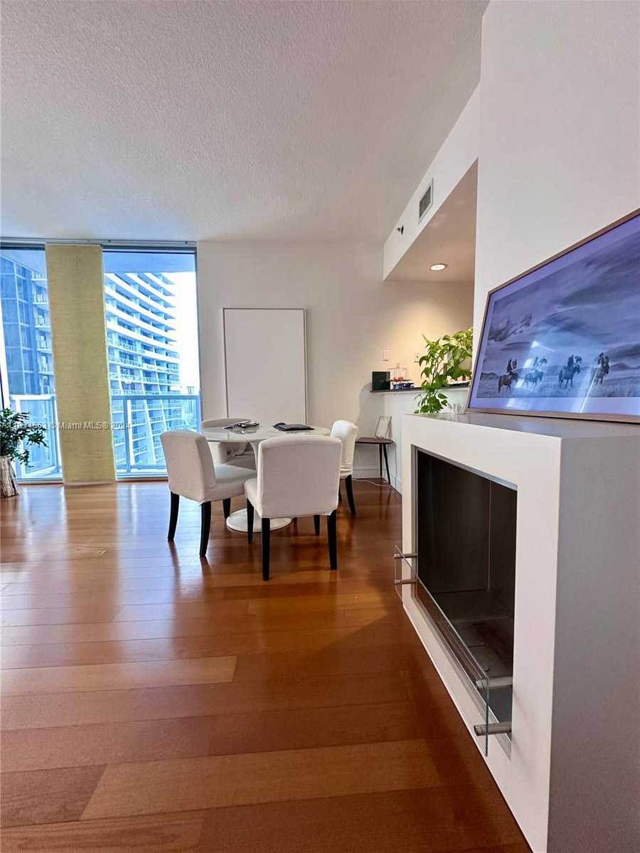 photo 3: 1060 Brickell Ave Unit 2717, Miami FL 33131