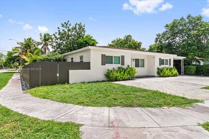 photo 2: 1300 NW 132nd Ter, Miami FL 33167