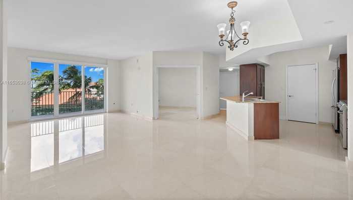 photo 1: 19900 E Country Club Dr Unit 706, Aventura FL 33180