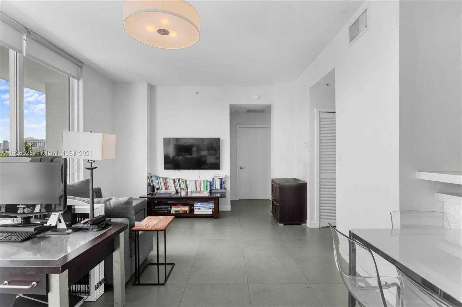 photo 3: 2020 Prairie Ave Unit 401, Miami Beach FL 33139