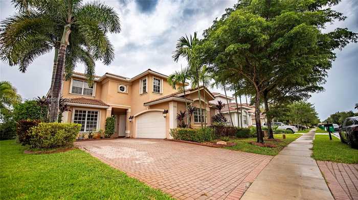 photo 2: 4586 SW 179th Way, Miramar FL 33029