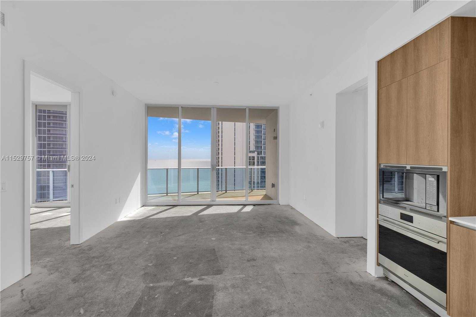 photo 3: 17550 Collins Avenue Unit 1502, Sunny Isles Beach FL 33160