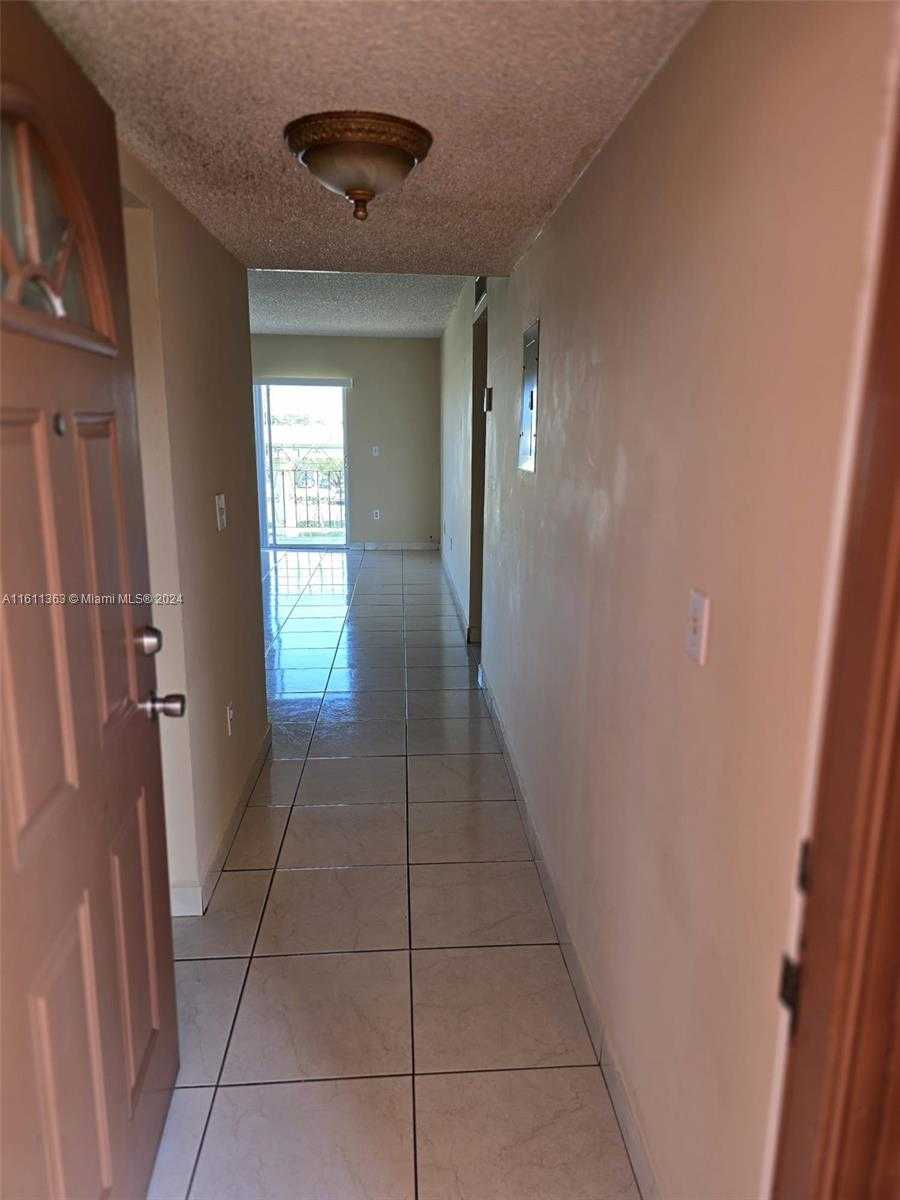 photo 3: 440 E 23rd St Unit 1303, Hialeah FL 33013