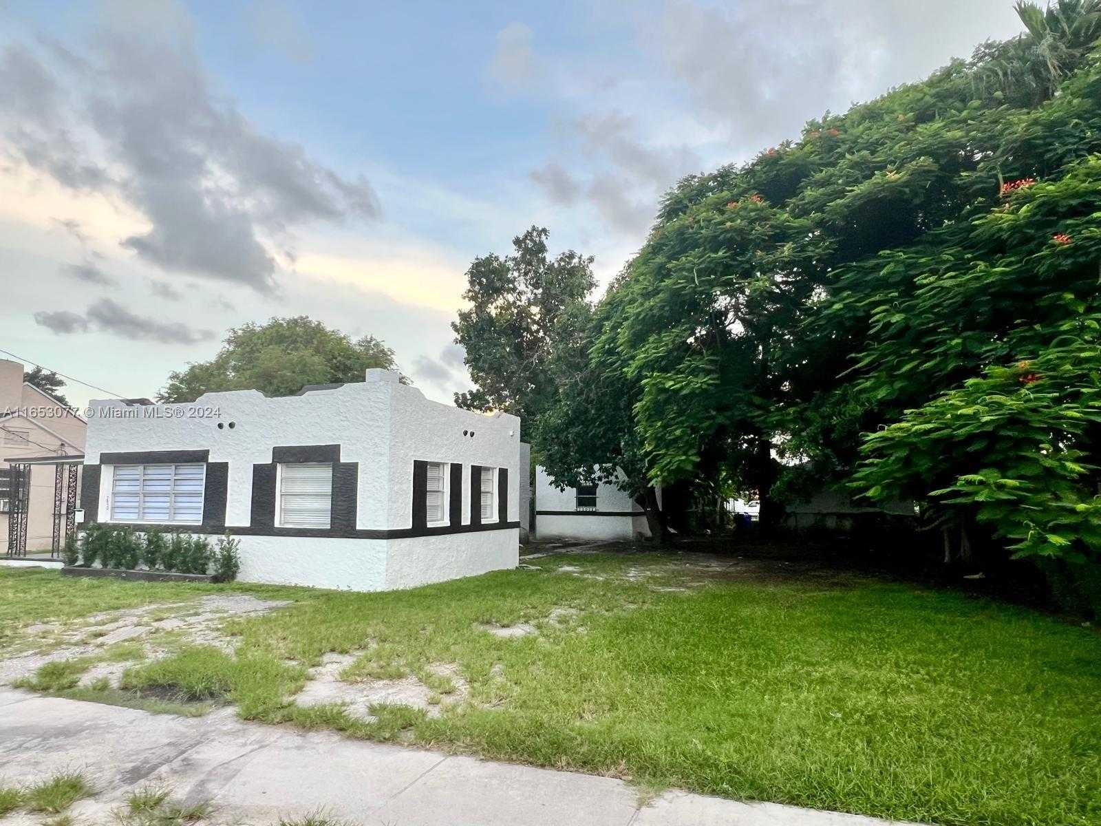 photo 2: 780 NW 42nd St, Miami FL 33127