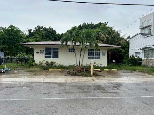 photo 1: 800 NE 85 St, Miami FL 33138