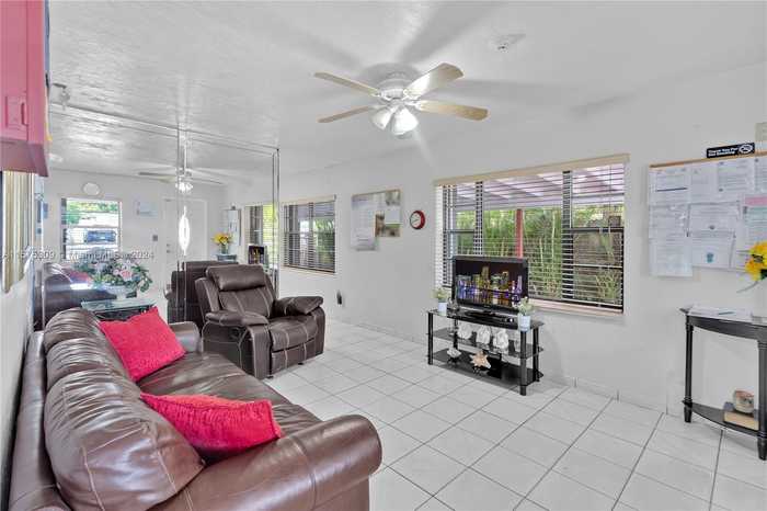 photo 40: 73 E 47th St, Hialeah FL 33013