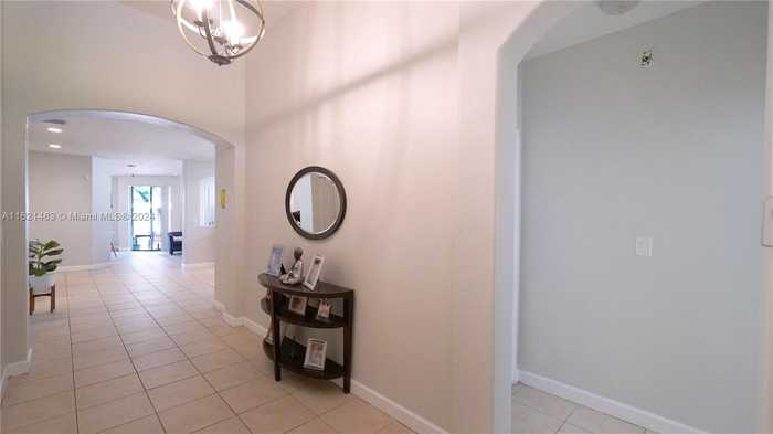 photo 2: 10959 NW 80th Ln, Doral FL 33178