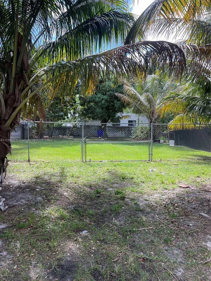 photo 6: 150 NE 83rd St, Miami FL 33138