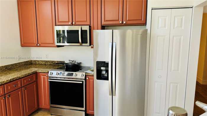 photo 2: 3001 NE 185th St Unit 431, Aventura FL 33180