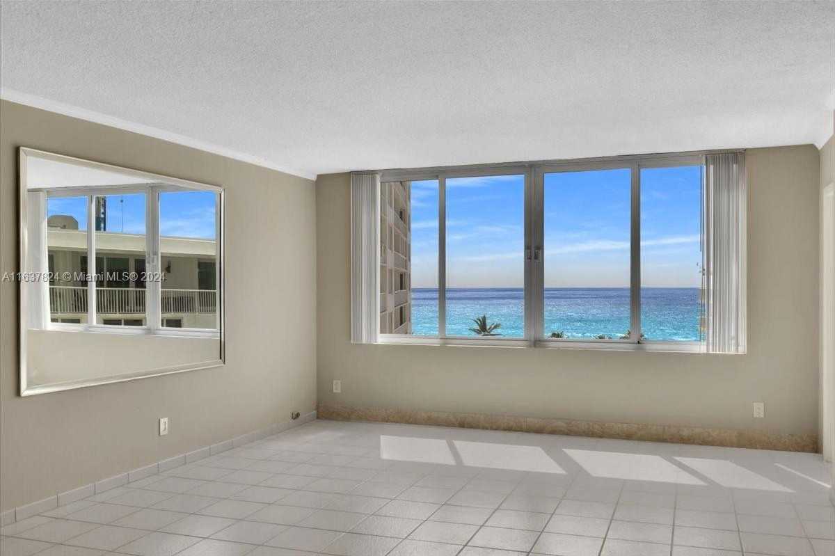 photo 1: 5401 Collins Ave Unit 428, Miami Beach FL 33140