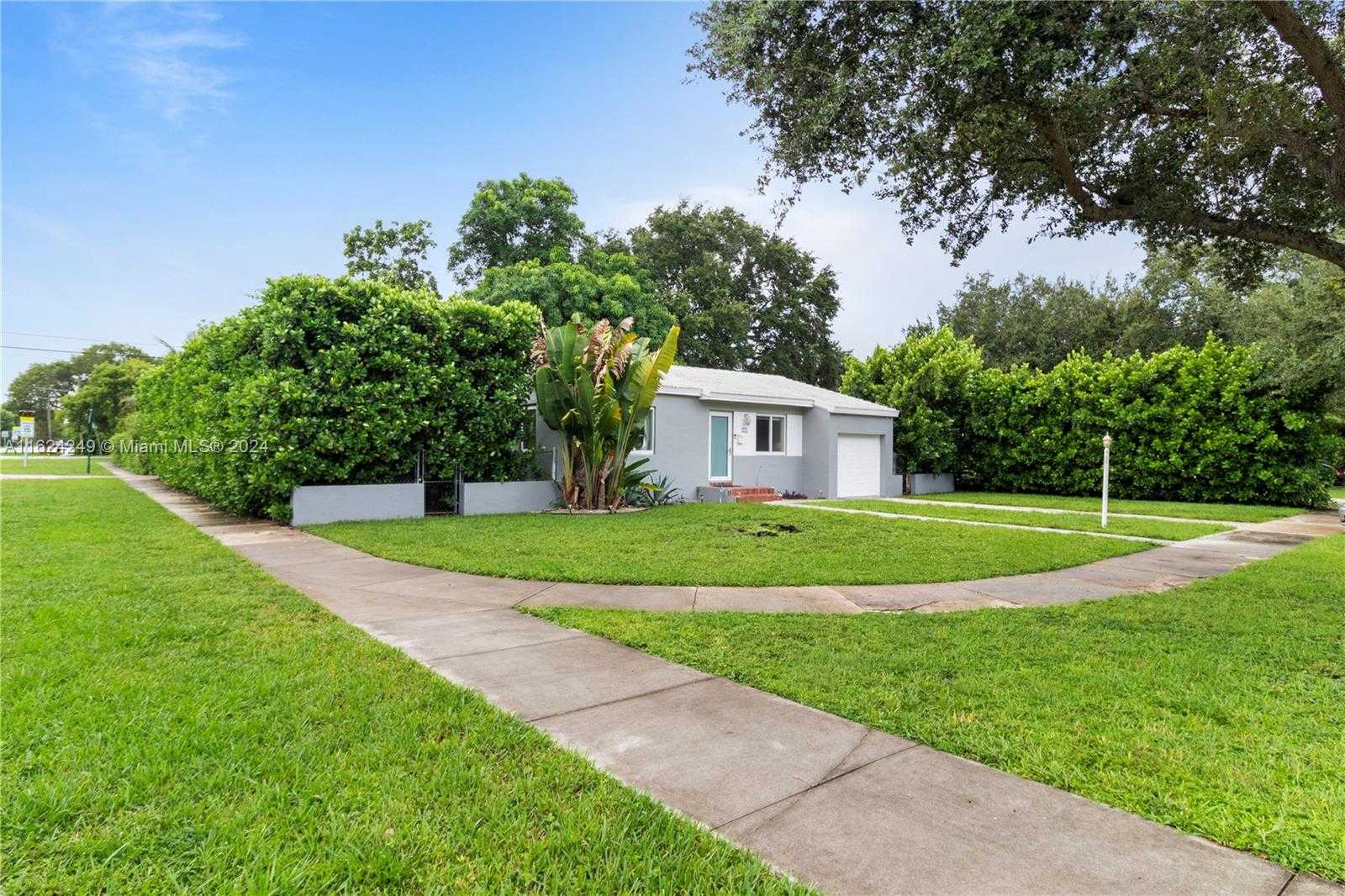 photo 3: 202 NW 92nd St, Miami Shores FL 33150