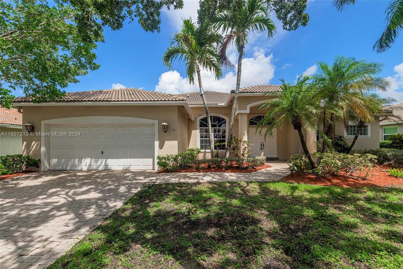 photo 1: 3843 Oak Ridge Cir, Weston FL 33331