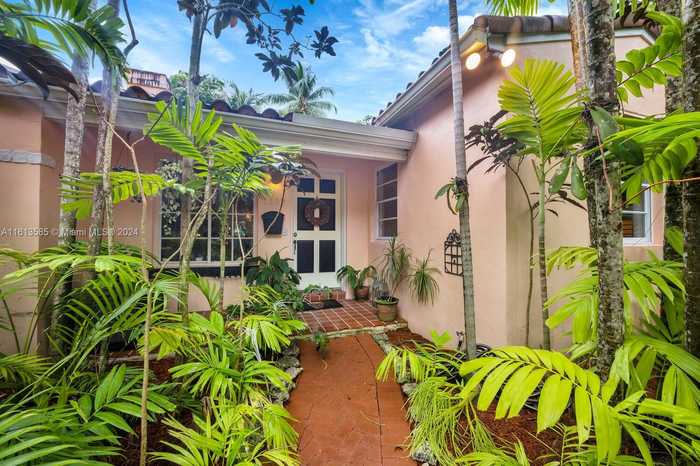 photo 2: 4137 Malaga Ave, Coconut Grove FL 33133