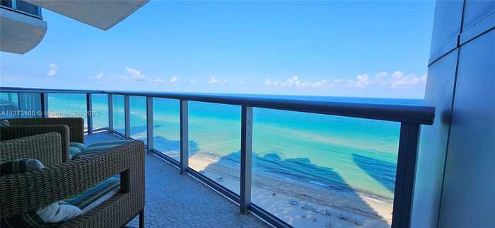 photo 2: 17001 Collins Ave Unit 1506, Sunny Isles Beach FL 33160