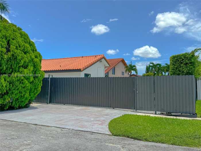 photo 2: 14220 SW 36th St, Miami FL 33175