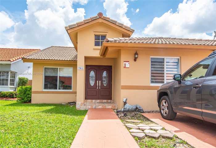 photo 2: 701 NW 134th Ave, Miami FL 33182