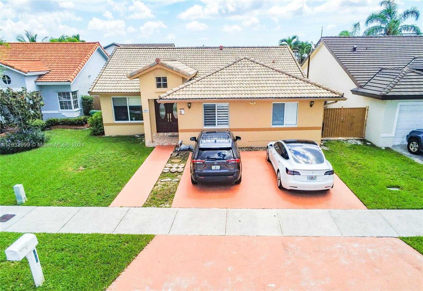 photo 3: 701 NW 134th Ave, Miami FL 33182