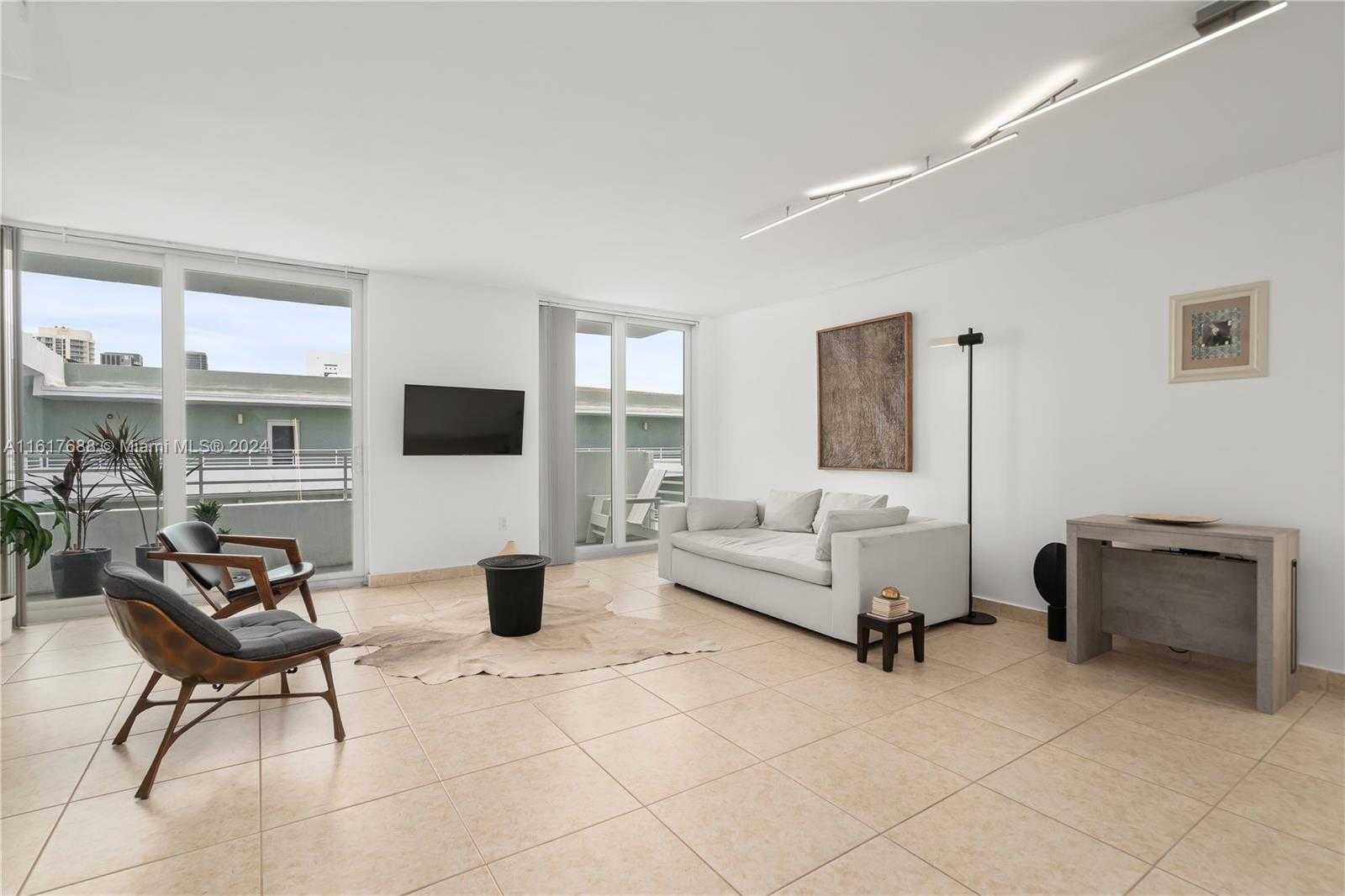 photo 3: 7800 Collins Ave Unit 502, Miami Beach FL 33141