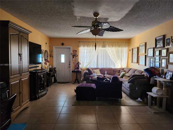 photo 2: 17020 NE 11th Ave, Miami FL 33162